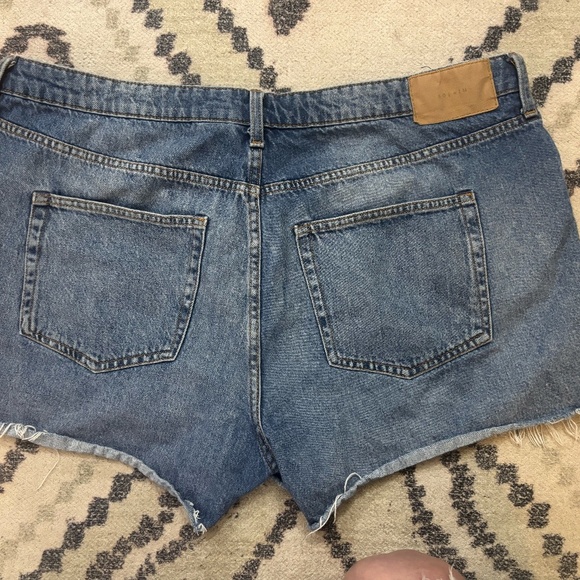 h and m worked in shorts + taking offers - Picture 5 of 8